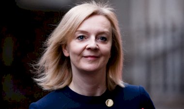 LIVE / Liz Truss resigns: follow our live blog here