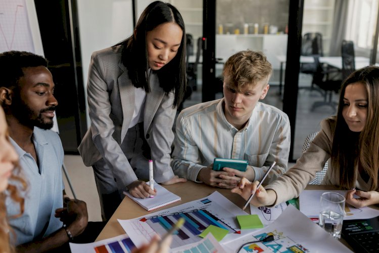 How Small Business Teams Can Craft Powerful Sales Pitches and Marketing Stories